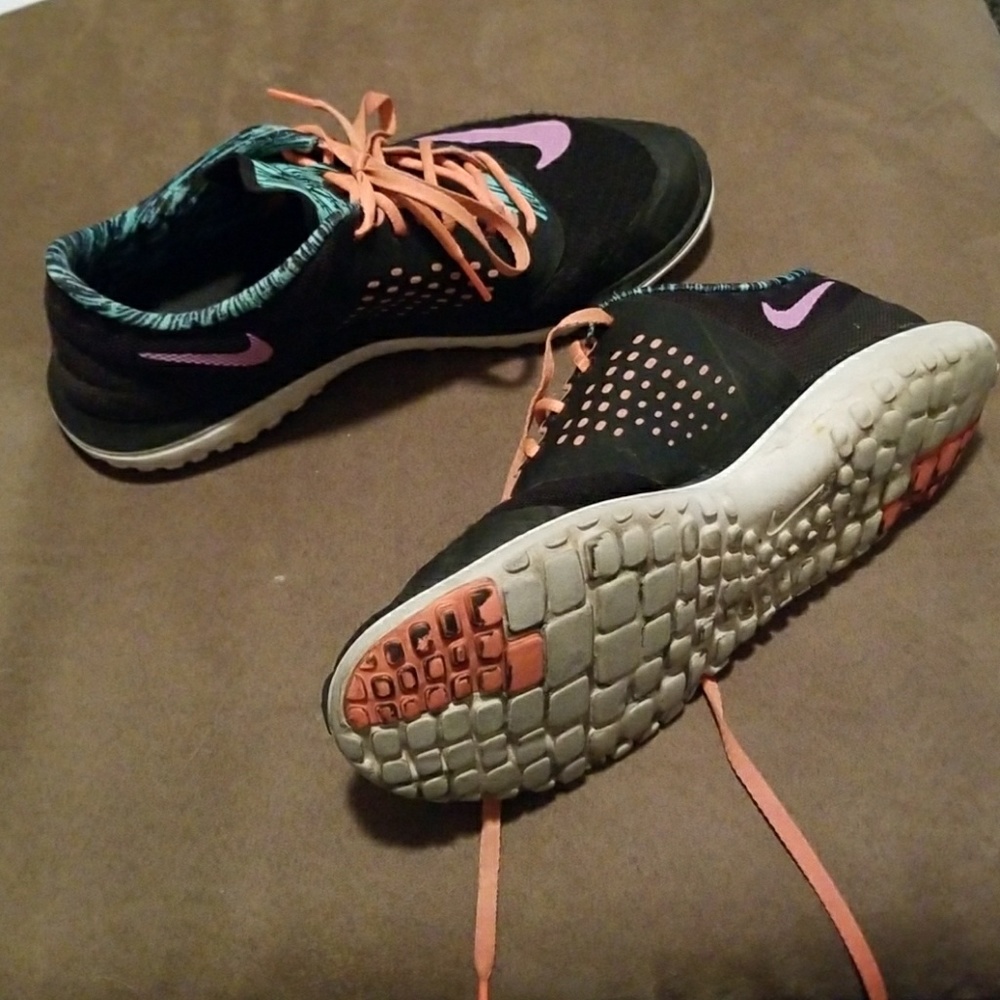 Nike tennis shoes